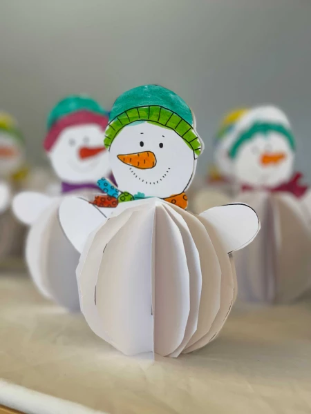 DIY de bonhomme de neige en papier